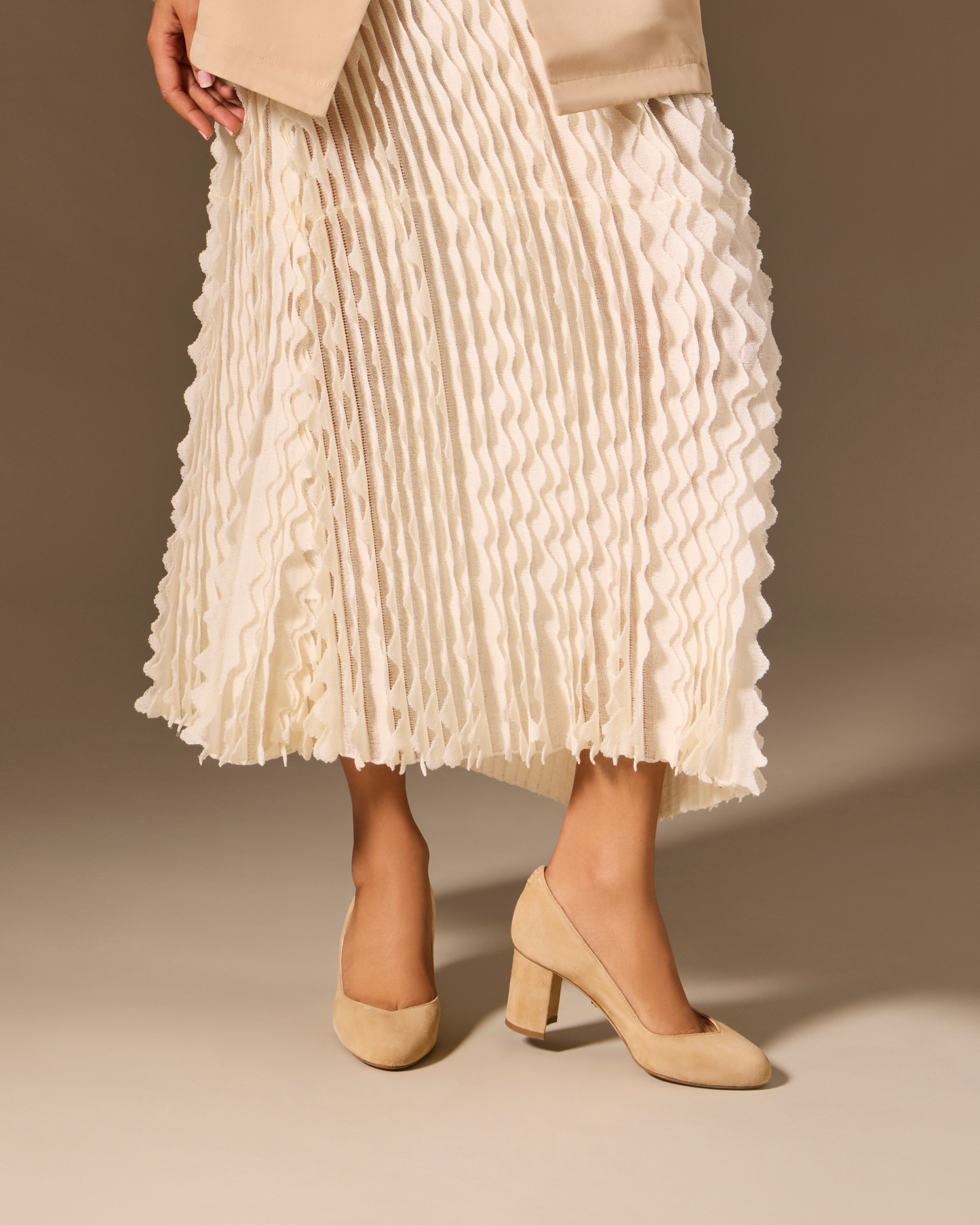 Perfect Round Toe Pump 70 in Camel Suede